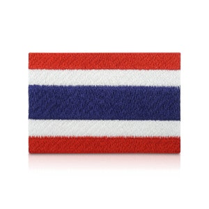 Könnte beinhalten: Ein gestickter Aufnäher mit der Flagge Thailands, mit roten, weißen und blauen Streifen.