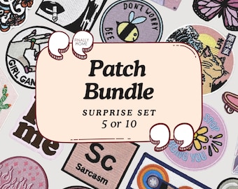 Peut inclure: Un ensemble de patchs brodés avec divers motifs, dont une abeille, une cassette et le texte "Patch Bundle". Les patchs sont de différentes couleurs et formes, avec le texte "SURPRISE SET 5 or 10."