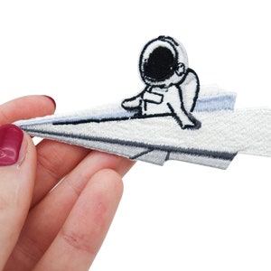 Patch zum Aufbügeln Astronaut auf Papierflieger Lustiger Weltraum Patches, Alien Bügelflicken, Nasa Flicken, Ufo Aufnäher für Klamotten Bild 2