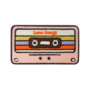 Opstrijkpatch - Love Songs cassette | Retro muziekpatches, vintage patches, old school opstrijkpatches