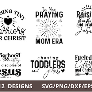 Pode incluir: Uma cole&ccedil;&atilde;o de 12 designs em preto e branco com temas religiosos. Os designs incluem frases como "Raising Tiny Warriors for Christ", "In My Praying Mom Era" e "Fueled by Coffee and Christ". Dispon&iacute;vel em formatos SVG, PNG, DXF e EPS.