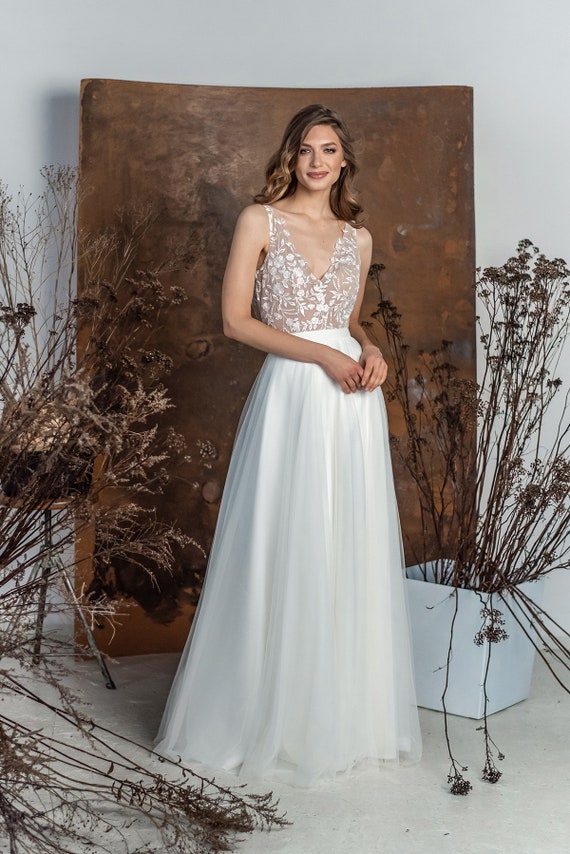 Vestido de novia con falda de tul sale