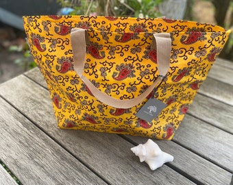 Grand sac d'upcycling lavable avec fermeture éclair cousu main en Afrique