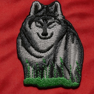 Wolf Patch/Iron-On Patch/Wild Animal Badge/National Park Wildlife/Souvenir/Embroidered Sew-On Applique for Clothing Vest/Jacket Hat Backpack