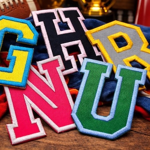 3" High School Varsity Letters Patch College Letterman Jas Geborduurd Opstrijkbaar/Naaiwerk DIY Applique Voetbal Honkbal Jersey Teamkleuren