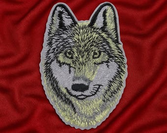 Wolf Patch/Iron-On Patch/Wild Animal Badge/Embroidered Sew-On Applique for Vest/Jacket, Clothing, Backpack/Animal Lover Gift/Wildlife Patch