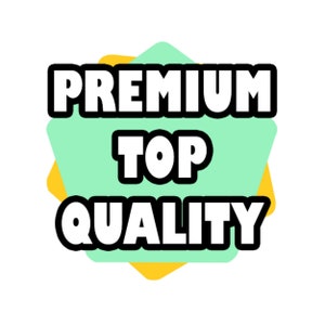 Puede incluir: Un emblema gr&aacute;fico que presenta el texto PREMIUM TOP QUALITY en letras blancas en negrita con un grueso contorno negro. El texto se superpone a una forma de pent&aacute;gono verde claro, situada sobre una forma de estrella amarilla m&aacute;s grande.