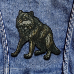 Iron-on Wolf Patch/Wild Animal Badge/Decorative Patch/Sew-on Applique/Nature Lover Gift/Wildlife Patch/National Park Patch Gifts/Grey Wolf