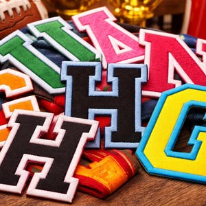 高校バーシティレターパッチ 大学レターマンジャケット 刺繍 アイロン接着/縫い付け DIY アップリケ フットボール 野球チームジャージ チームカラー