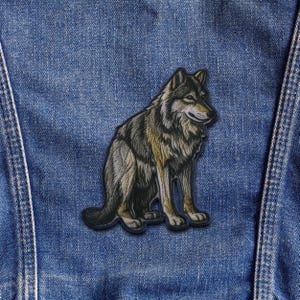 Iron-on Wolf Patch/Wild Animal Badge/Decorative Patch/Sew-on Applique/Nature Lover Gift/Wildlife Patch/National Park Patch Gifts/Grey Wolf