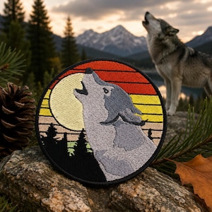 Howling Wolf Patch/Iron-on Patch/Wild Animal Badge/Nature & Wildlife Gift/Embroidered Sew-on Applique for Clothing Jacket Hat Backpacks Gear
