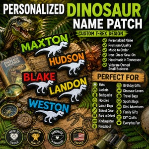 Könnte beinhalten: Fünf bestickte Stoffaufnäher mit weißen Dinosauriersilhouetten und personalisierten Namen in Grün, Orange, Rot, Gelb und Blau. Die Aufnäher sind zusammen mit einem Dinosaurierbuch, einer Lupe, einem Kompass und einem Fernglas abgebildet.