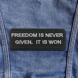 Freiheit wird nie gegeben, wird gewonnen Patch gesticktes Aufbügeln / Aufnähen Applikation für Jacke, Rucksack, veteran Zitat, Militärgeschenk, USA Pride