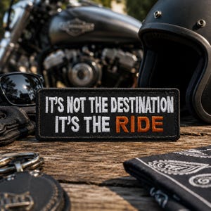 Patch "It's the Ride"/Patch termocolante/Frase para motociclistas/Presente para motociclistas/Aplique bordado para costurar em roupas, coletes, jaquetas, bonés, mochilas e equipamentos.