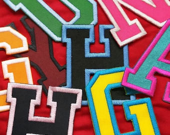 4 "Buchstaben A bis Z College Varsity Letterman Gestickte Applikation Aufnäher Viele Farben zur Auswahl Initialen Zahlen Schulfarben Genäht."