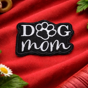 Dog Mom Patch/Iron-on Patch/Text Patch/Animal Badge/Family Pet Gift/Embroidered Sew-On Applique for Clothing Vest Backpack/Animal Lover Gift