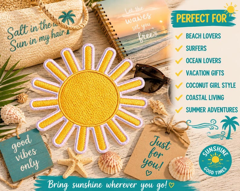 Puede incluir: Un parche solar amarillo circular con un borde morado claro y rayos radiantes. El parche presenta una superficie texturizada y se muestra junto a una bolsa tejida beige, un cuaderno, gafas de sol, conchas marinas y una estrella de mar.
