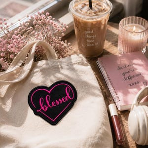 Hartpatch/roze tekst gezegend/opstrijkpatch/positief opbeurend bericht/christelijk cadeau/geborduurde opnaaistenen appliqué voor kleding vest rugzak afbeelding 4