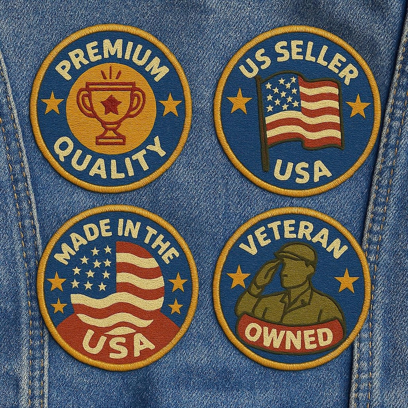 Puede incluir: Cuatro parches bordados circulares sobre tela vaquera azul. Arriba a la izquierda: icono de trofeo con el texto PREMIUM QUALITY. Arriba a la derecha: bandera de EE. UU. con el texto US SELLER USA. Abajo a la izquierda: bandera de EE. UU. con el texto MADE IN THE USA. Abajo a la derecha: soldado saludando con el texto VETERAN OWNED.