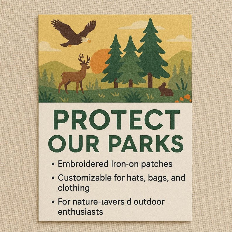 Op de afbeelding: Een rechthoekige kaart met een natuurillustratie van een adelaar, een hert, een konijn en dennenbomen tegen een gele zonsondergang. De tekst luidt: PROTECT OUR PARKS, Embroidered Iron-on patches, Customizable for hats, bags, and clothing, For nature-lovers and outdoor enthusiasts.