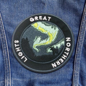 Parche termoadhesivo bordado de la Gran Aurora Boreal de 8,9 cm para chaquetas, mochilas, ropa, vaqueros, insignias de naturaleza y regalos para aventuras al aire libre.