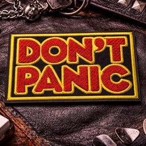 Don't Panic Patch/Bügelbild/Lustige Sprüche/Biker Weste/Gestickte Aufnäher zum Aufnähen für Kleidung, Jacke, Rucksäcke, Ausrüstung, Hüte