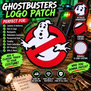Puede incluir: Un parche bordado circular con el logotipo de los Cazafantasmas, que muestra un personaje fantasma blanco centrado sobre un círculo rojo con una franja diagonal. El diseño incluye contornos negros y es un accesorio para planchar o coser.
