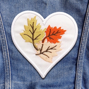 秋の紅葉アップリケパッチ - オレンジ、イエロー、クリームハートオークリーフ - 刺繍入り3.5インチハートパッチアイロン接着 - 季節の装飾ギフト
