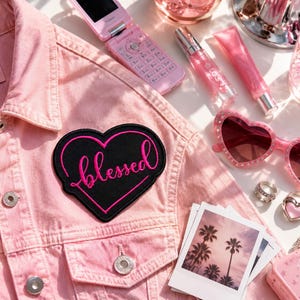 Hartpatch/roze tekst gezegend/opstrijkpatch/positief opbeurend bericht/christelijk cadeau/geborduurde opnaaistenen appliqué voor kleding vest rugzak afbeelding 3