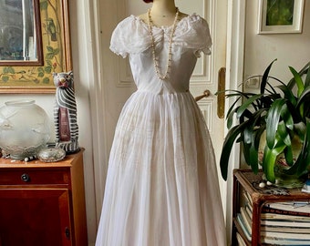 RAVISSANTE ROBE Blanche ANCIENNE 1930