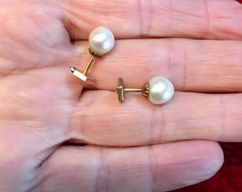 Magnificent 18CT GOLD and FINE PEARL earrings