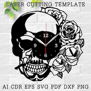 Puede incluir: Diseño de reloj de corte por láser en blanco y negro con una calavera, una rosa y hojas. La esfera del reloj es negra con números y manecillas blancas. El diseño incluye el texto "LASER CUTTING TEMPLATE" y "AI CDR EPS SVG PDF DXF PNG".