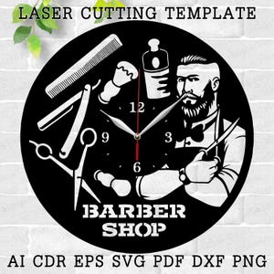 Puede incluir: Diseño de corte láser en blanco y negro de un reloj de barbería con un barbero sosteniendo una navaja, un par de tijeras, un peine y una brocha de afeitar. La esfera del reloj tiene las palabras "Barber Shop" y los números 12, 9, 6 y 3.