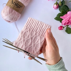 Modèle de tricot de chaussettes, vêtements faits main, accessoires de tricot, jolies chaussettes, chaussettes souples, chaussettes en laine, chaussettes en alpaga, modèle pdf, cadeaux pour la maison