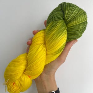 Hand-Dyed Sock Yarn 100g, Lemon Zest Colorway, Superwash Wool Polyamide Blend , Fingering Weight Yarn for Knitting Socks,  Ready to ship
