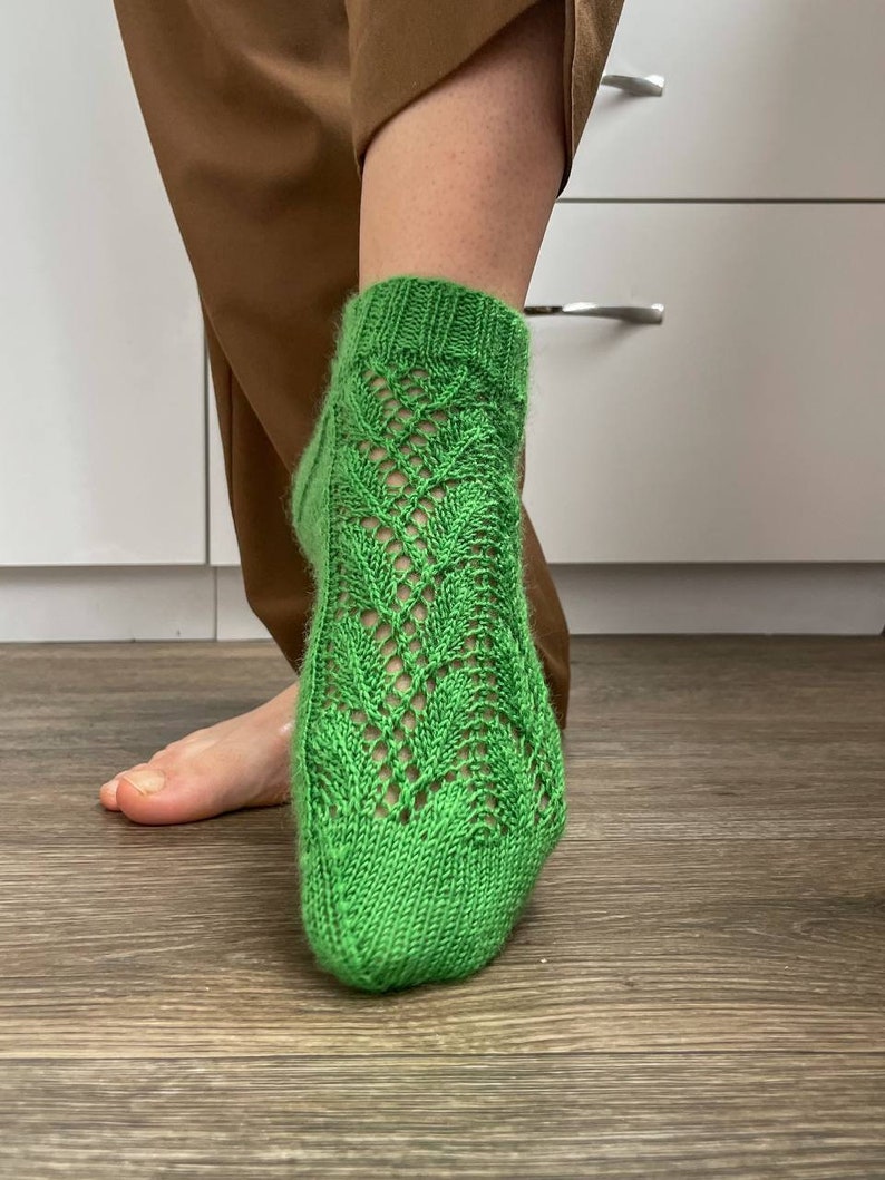 Lace socks knitting patterns