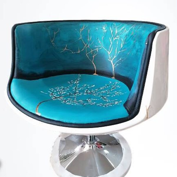 Fauteuil pivotant design peint à la main des années 70, fleurs de pêcher peintes