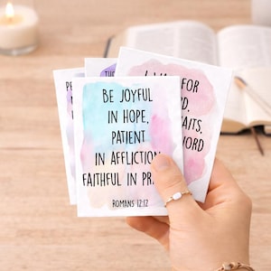 52 Tarjetas Bíblicas Inspiradoras – Versículos Bíblicos en Acuarela Arcoíris (Descarga Digital)