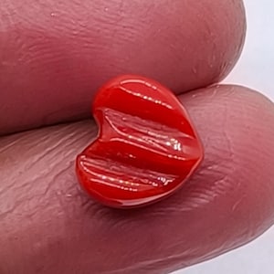 Cabujón tallado en forma de corazón de coral rojo expansivo: 100 % natural, pulido, de coral rojo italiano, hermoso tallado, para hacer joyas