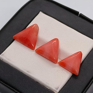 Zalmroze koraal cabochon-natuurlijk roze koraal driehoek vorm cabochon edelsteen-mooie roze kleur unieke sieraden maken steen 3 stuks veel