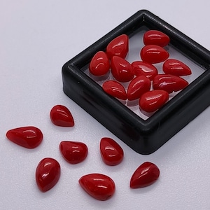 Cabochon di corallo rosso scuro naturale a forma di pera, pietra preziosa sciolta, forma di pera liscia e lucida, lotto di pietre preziose certificate non trattate, pronte per essere montate sui gioielli.
