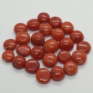 Il suo incredibile lotto di cabochon rotondi di corallo rosso - lotto di cabochon sciolti di corallo rosso italiano naturale al 100% - Cabochon rotondi di corallo vintage antichi che creano gioielli