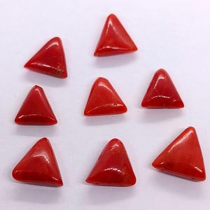 Lote de cabujón de coral rojo de 23 quilates: piedra preciosa de cabujón triangular de coral rosa natural: hermosa piedra de color rosa para hacer joyas