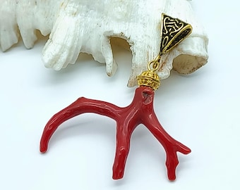 Collar con colgante de rama de coral rojo: diseño italiano de latón dorado