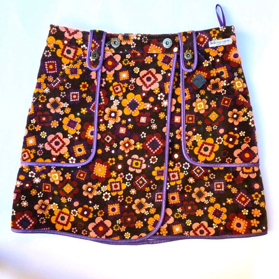 D&G floral mini skirt 60s vibes