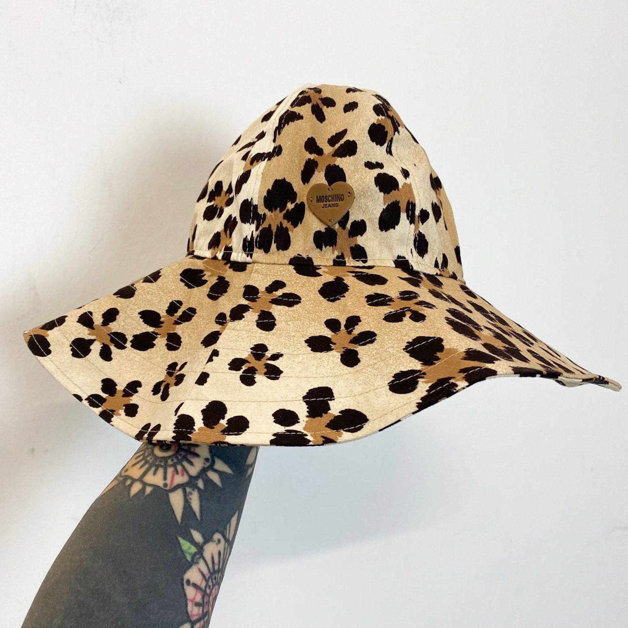 moschino hat