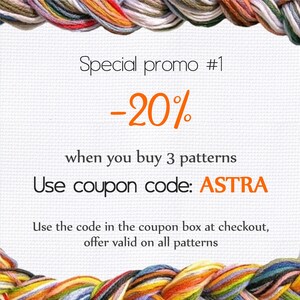 Op de afbeelding: Een afbeelding met een kleurrijke rand en tekst die luidt: "Speciale promotie #1 -20% bij aankoop van 3 patronen Gebruik couponcode: ASTRA Gebruik de code in het couponvak bij het afrekenen, aanbieding geldig op alle patronen"