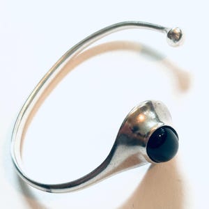 Sterling silver Bracelet Designed by Vivianna Torun Bülow-Hübe for Georg Jensen Design year: 1974