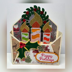 Bougies de Noël, houx, couronne, joyeuses fêtes, Noël 3d, carte pop-up. Décoration festive. Carte de voeux de Noël.