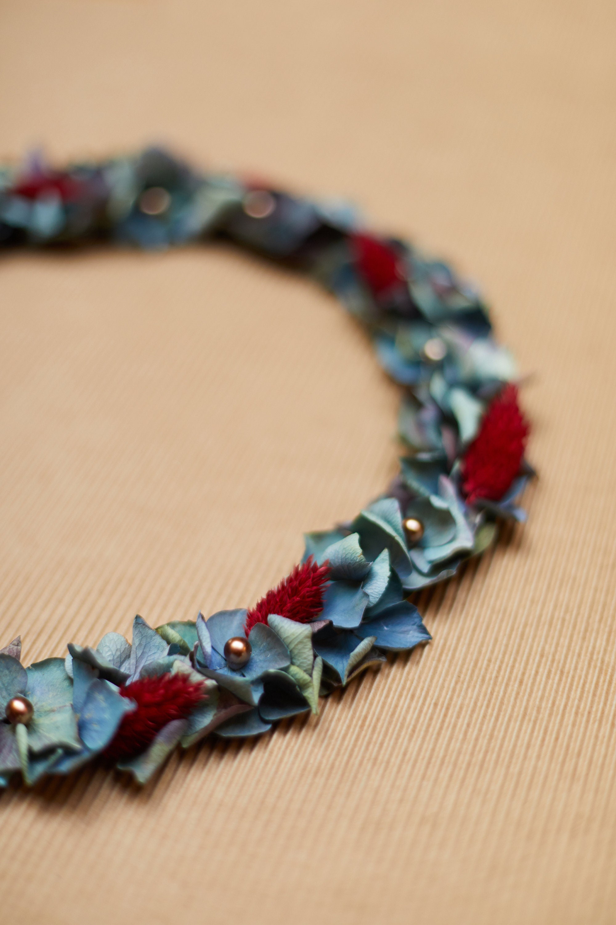 Couronne Murale en Fleurs Séchées - Bleu et Rouge